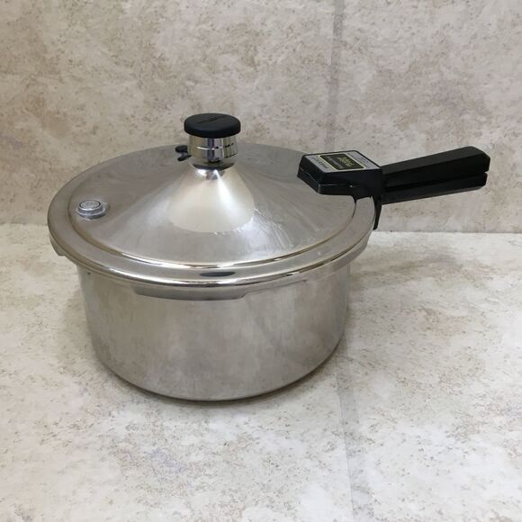 PRESTO STAINLESS STEEL 4‎ QUART PRESSURE COOKER